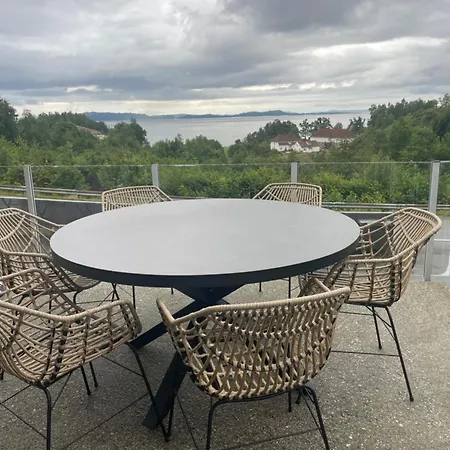 Panorama Apartment *